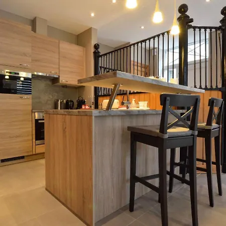 Splendid Ground Floor With Garden In The Very Center Of Apartmán